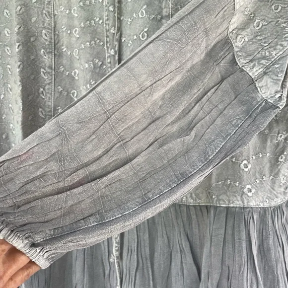 NEW Young Threads Boho Gray flowy tunic top. NWOT. Small Brand new - Picture 4 of 10